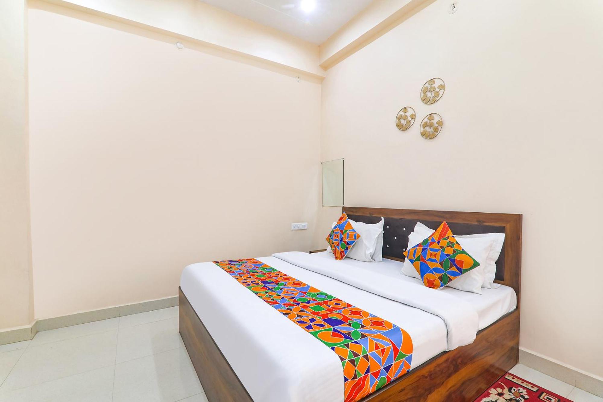 Fabhotel Rk Palace Ayodhya Exteriör bild